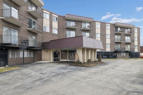 Tiny photo for 9840 S Pulaski Road #201, Oak Lawn, IL 60453 (MLS # 12600979)