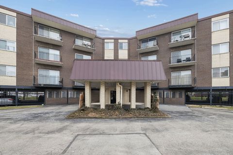 Photo of 9840 S Pulaski Road #201, Oak Lawn, IL 60453 (MLS # 12600979)