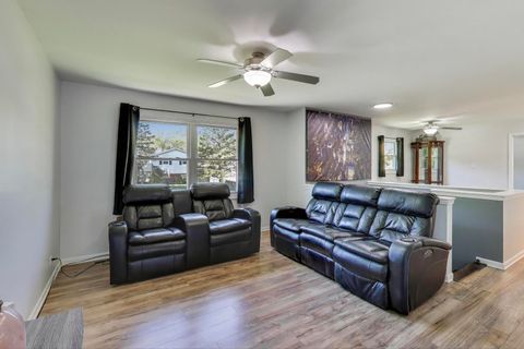 Tiny photo for 38127 N NorthShore Avenue, Beach Park, IL 60087 (MLS # 12483902)