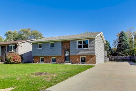 Tiny photo for 38127 N NorthShore Avenue, Beach Park, IL 60087 (MLS # 12483902)