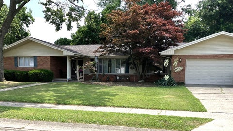 Photo of 425 Crestmore Avenue, Mattoon, IL 61938 (MLS # 12662452)