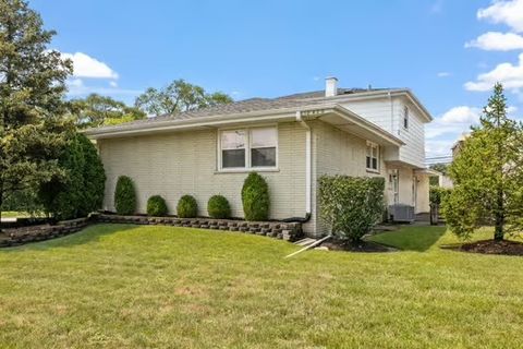 Tiny photo for 10420 Washington Avenue, Oak Lawn, IL 60453 (MLS # 12549740)