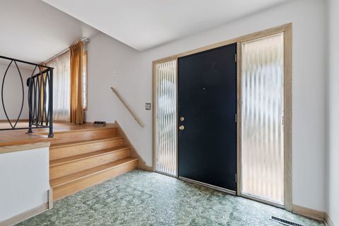 Tiny photo for 10420 Washington Avenue, Oak Lawn, IL 60453 (MLS # 12549740)