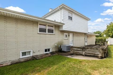 Tiny photo for 10420 Washington Avenue, Oak Lawn, IL 60453 (MLS # 12549740)