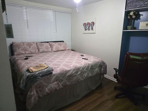 Tiny photo for 5801 N Sheridan Road #8A, Chicago, IL 60660 (MLS # 12400856)