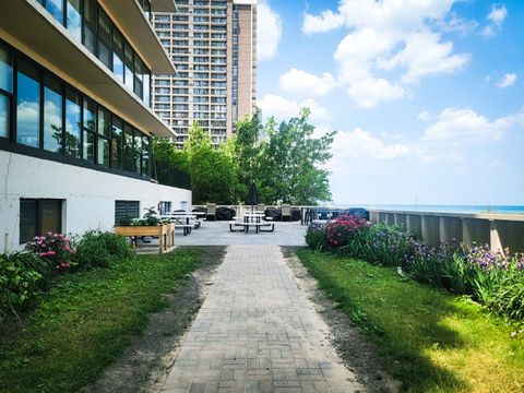 Tiny photo for 5801 N Sheridan Road #8A, Chicago, IL 60660 (MLS # 12400856)