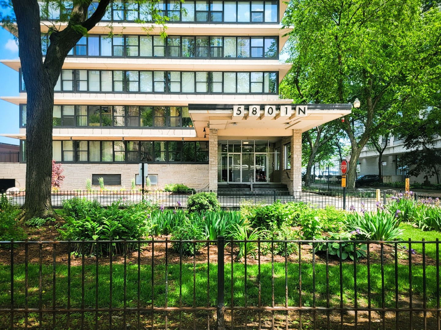 5801 N Sheridan Road 8A