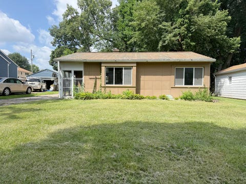 Photo of 2113 22 1/2 Avenue, Rock Island, IL 61201 (MLS # 12723060)