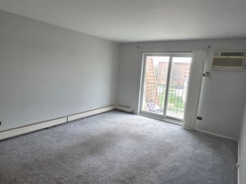 Tiny photo for 212 Shorewood Drive #2D, Glendale Heights, IL 60139 (MLS # 12618385)
