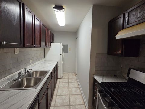 Tiny photo for 212 Shorewood Drive #2D, Glendale Heights, IL 60139 (MLS # 12618385)