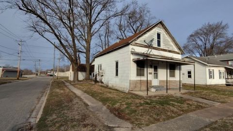 Photo of 533 S Washington Street, Salem, IL 62881 (MLS # 12578634)