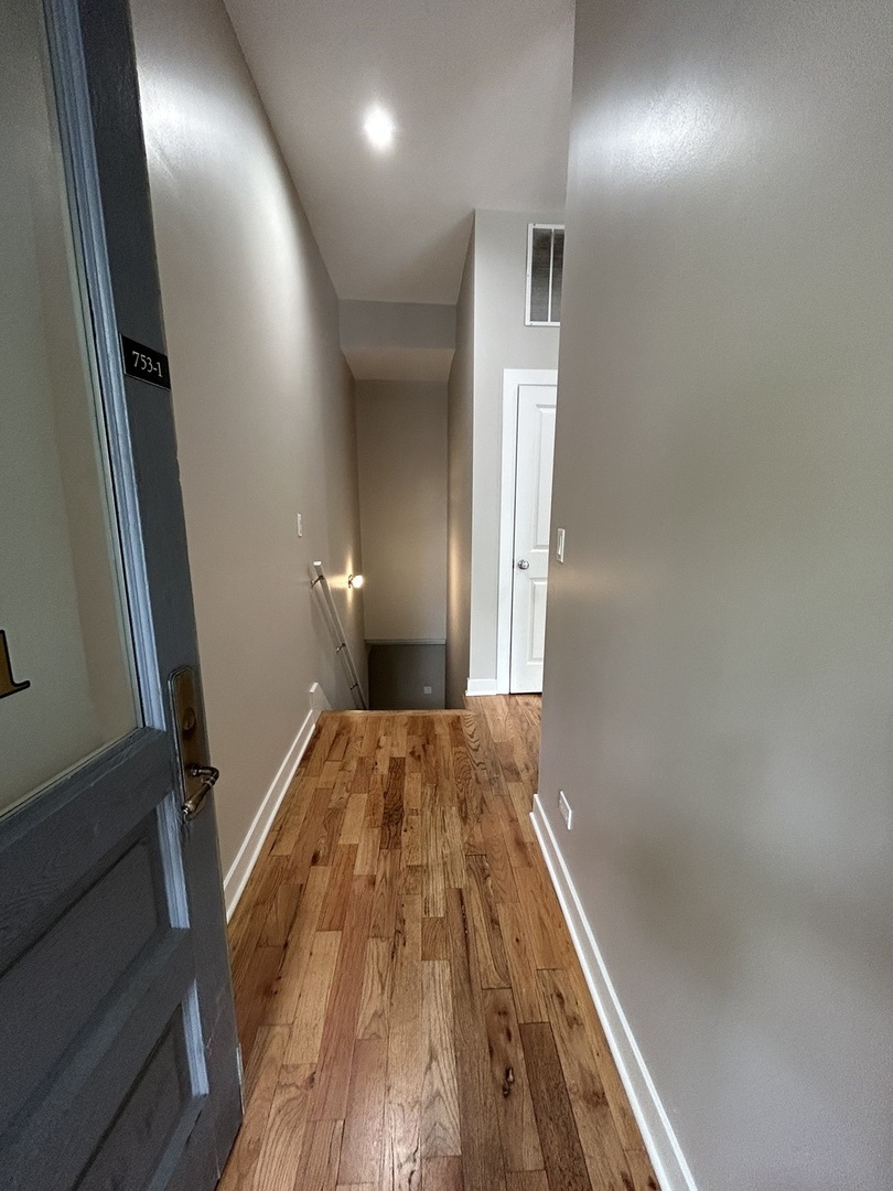 753 W Buckingham Place 1