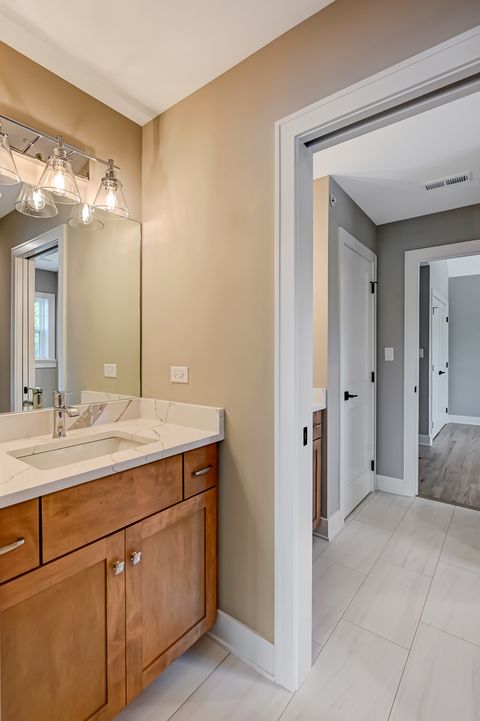 Tiny photo for 256 Coe Road, Clarendon Hills, IL 60514 (MLS # 12590910)