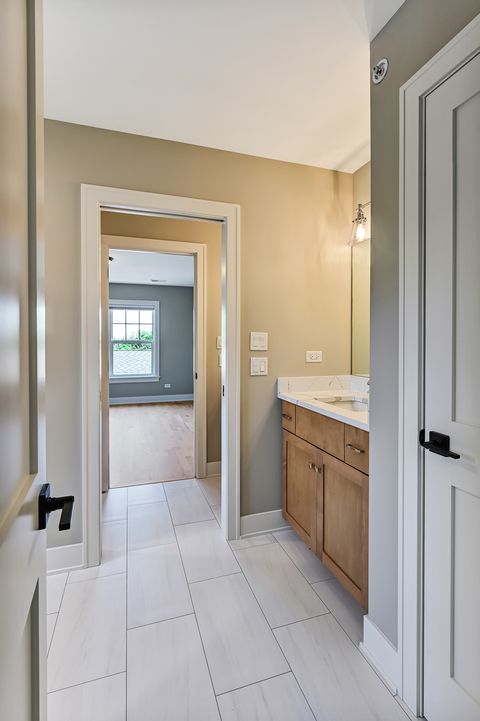 Tiny photo for 256 Coe Road, Clarendon Hills, IL 60514 (MLS # 12590910)