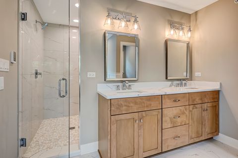 Tiny photo for 256 Coe Road, Clarendon Hills, IL 60514 (MLS # 12590910)