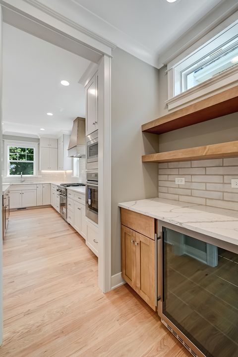 Tiny photo for 256 Coe Road, Clarendon Hills, IL 60514 (MLS # 12590910)