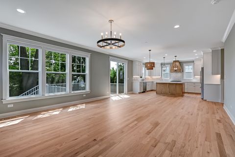 Tiny photo for 256 Coe Road, Clarendon Hills, IL 60514 (MLS # 12590910)