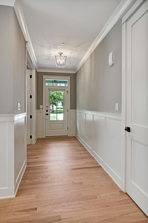 Tiny photo for 256 Coe Road, Clarendon Hills, IL 60514 (MLS # 12590910)