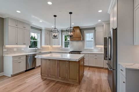 Tiny photo for 256 Coe Road, Clarendon Hills, IL 60514 (MLS # 12590910)