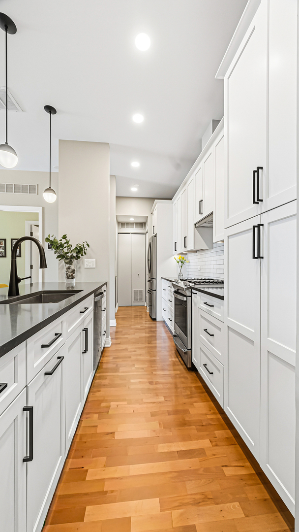 560 W FULTON Street 602
