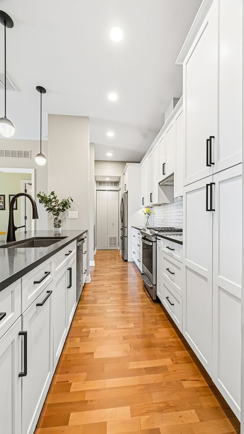 Tiny photo for 560 W FULTON Street #602, Chicago, IL 60661 (MLS # 12646590)