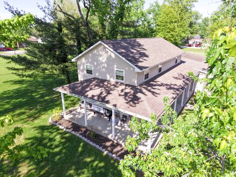 Tiny photo for 212 Oak Street, Flora, IL 62839 (MLS # 12624127)