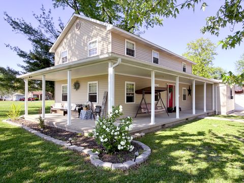 Tiny photo for 212 Oak Street, Flora, IL 62839 (MLS # 12624127)