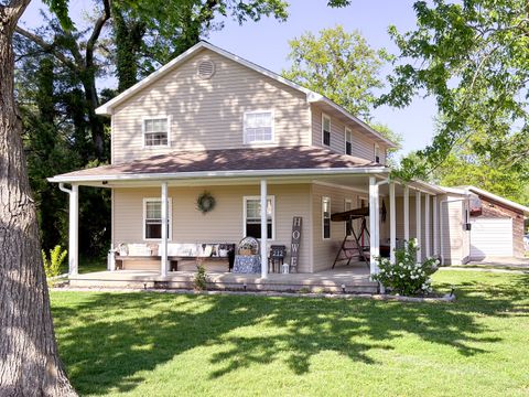 Tiny photo for 212 Oak Street, Flora, IL 62839 (MLS # 12624127)