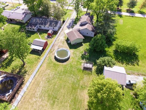 Tiny photo for 212 Oak Street, Flora, IL 62839 (MLS # 12624127)