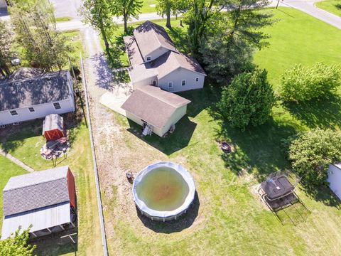 Tiny photo for 212 Oak Street, Flora, IL 62839 (MLS # 12624127)