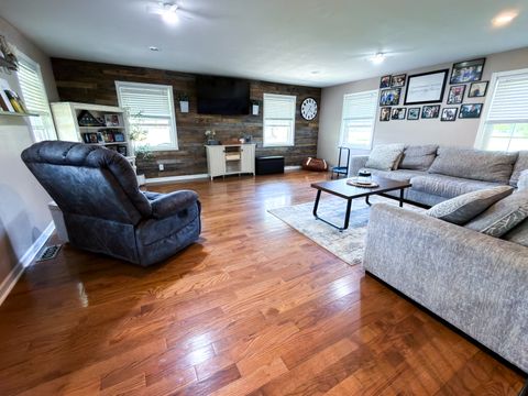 Tiny photo for 212 Oak Street, Flora, IL 62839 (MLS # 12624127)