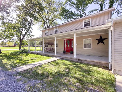 Tiny photo for 212 Oak Street, Flora, IL 62839 (MLS # 12624127)