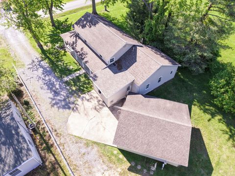 Tiny photo for 212 Oak Street, Flora, IL 62839 (MLS # 12624127)