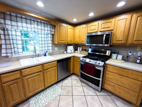 Tiny photo for 212 Oak Street, Flora, IL 62839 (MLS # 12624127)