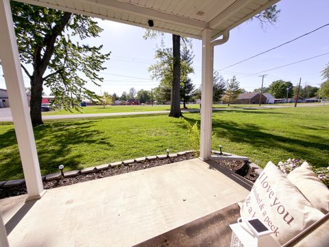 Tiny photo for 212 Oak Street, Flora, IL 62839 (MLS # 12624127)
