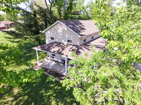 Tiny photo for 212 Oak Street, Flora, IL 62839 (MLS # 12624127)