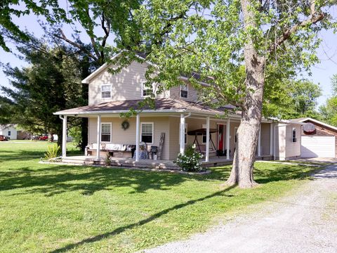 Tiny photo for 212 Oak Street, Flora, IL 62839 (MLS # 12624127)