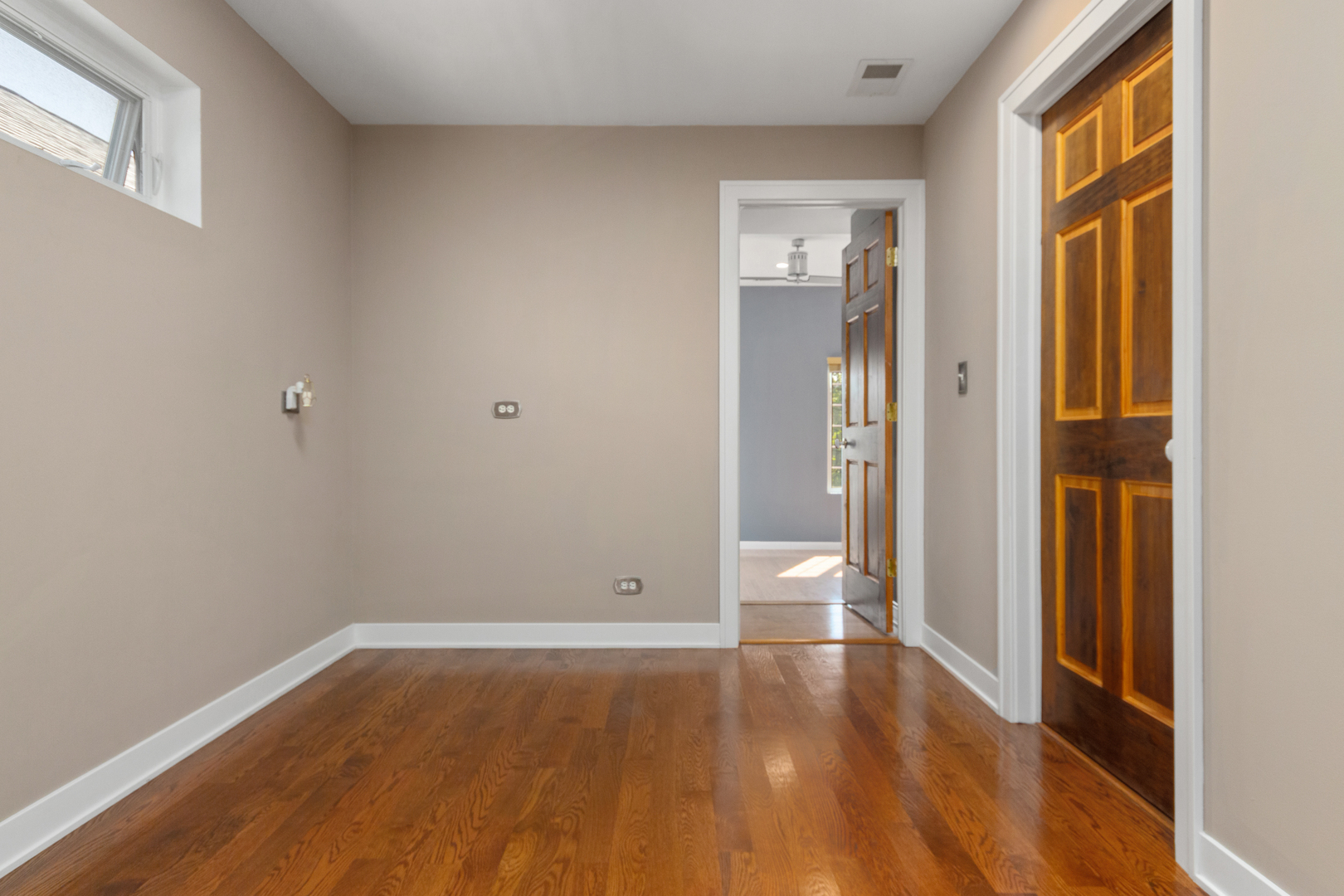 Chicago, Illinois 60612, United States, 4 Bedrooms Bedrooms, ,3 BathroomsBathrooms,Residential,Active,225583