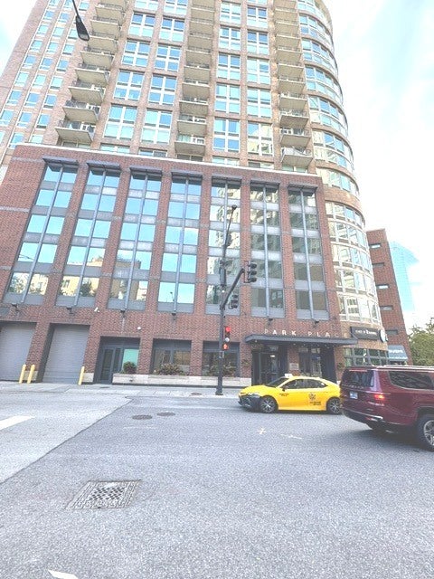 600 N Kingsbury Street 1614