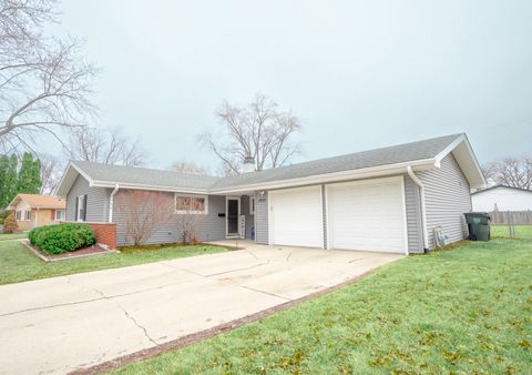 Photo of 1935 Larchmont Road, Hoffman Estates, IL 60169 (MLS # 12584549)