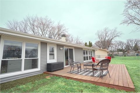 Tiny photo for 1935 Larchmont Road, Hoffman Estates, IL 60169 (MLS # 12584549)