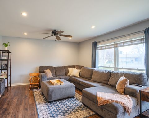 Tiny photo for 1935 Larchmont Road, Hoffman Estates, IL 60169 (MLS # 12584549)