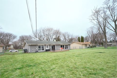 Tiny photo for 1935 Larchmont Road, Hoffman Estates, IL 60169 (MLS # 12584549)