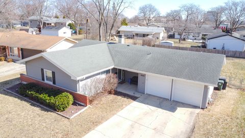 Tiny photo for 1935 Larchmont Road, Hoffman Estates, IL 60169 (MLS # 12584549)