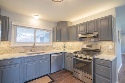 Tiny photo for 1935 Larchmont Road, Hoffman Estates, IL 60169 (MLS # 12584549)