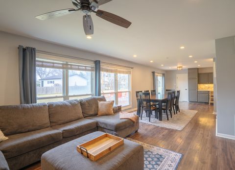 Tiny photo for 1935 Larchmont Road, Hoffman Estates, IL 60169 (MLS # 12584549)