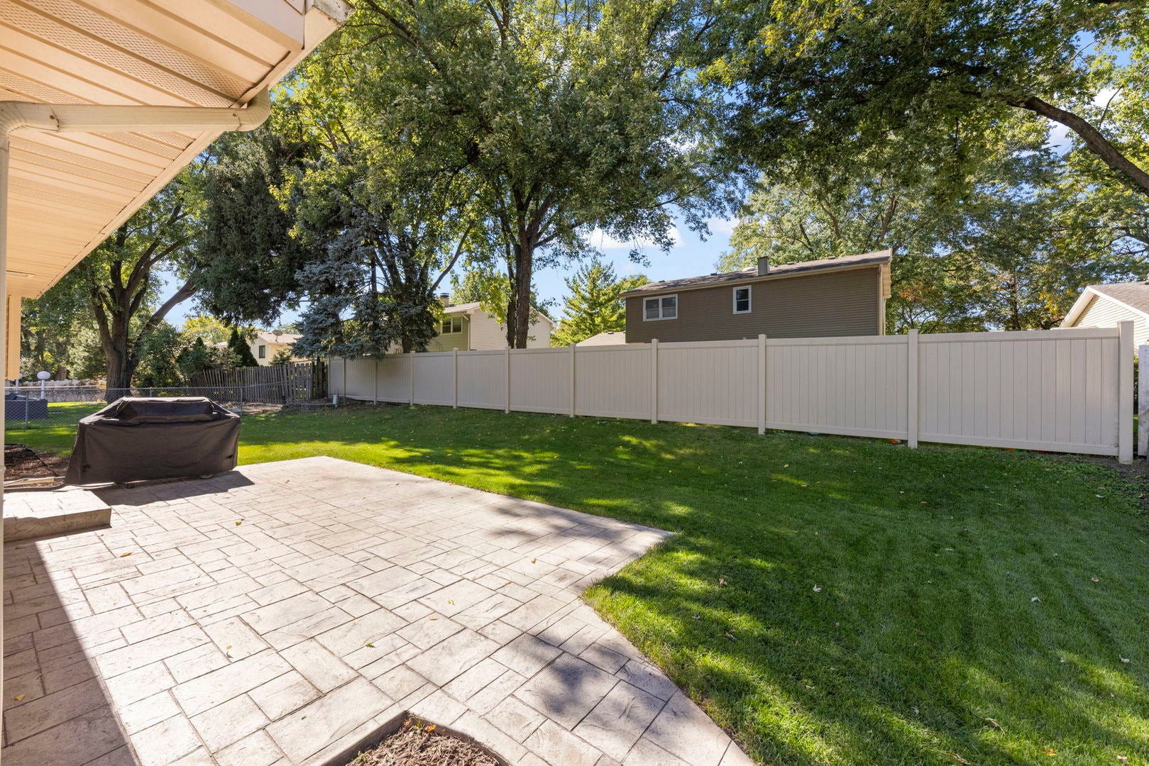 6S174 LAKEWOOD Drive