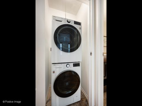 Tiny photo for 2100 N Lincoln Park West Park #5FN, Chicago, IL 60614 (MLS # 12545573)