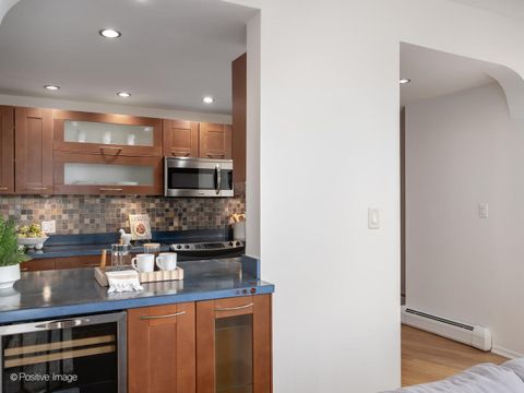 Tiny photo for 2100 N Lincoln Park West Park #5FN, Chicago, IL 60614 (MLS # 12545573)