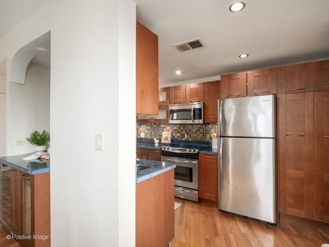 Tiny photo for 2100 N Lincoln Park West Park #5FN, Chicago, IL 60614 (MLS # 12545573)